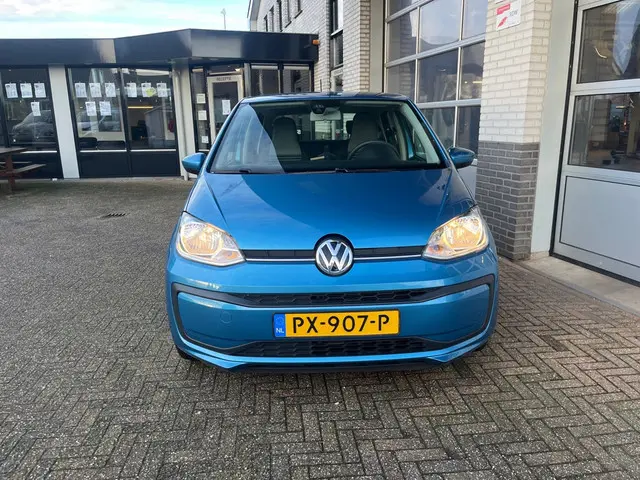 Volkswagen up! 3