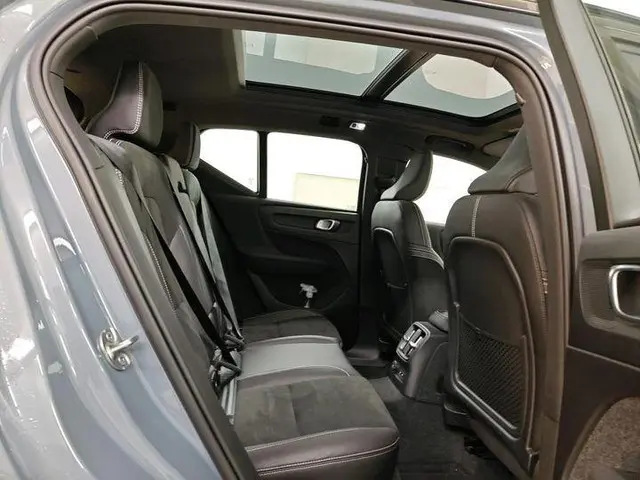 Volvo XC40 1.5 T5 Recharge R-Design 2022 Hybride Benzine 7