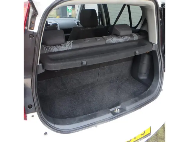 Opel Agila 1.0 Edition 2012 Benzine 13