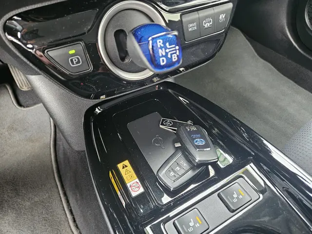 Toyota Prius 1.8 Plug-in Dynamic 2022 Hybride Benzine 24