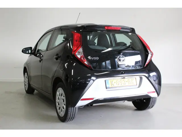 Toyota Aygo 1.0 VVT-i x-play 2020 Benzine 4