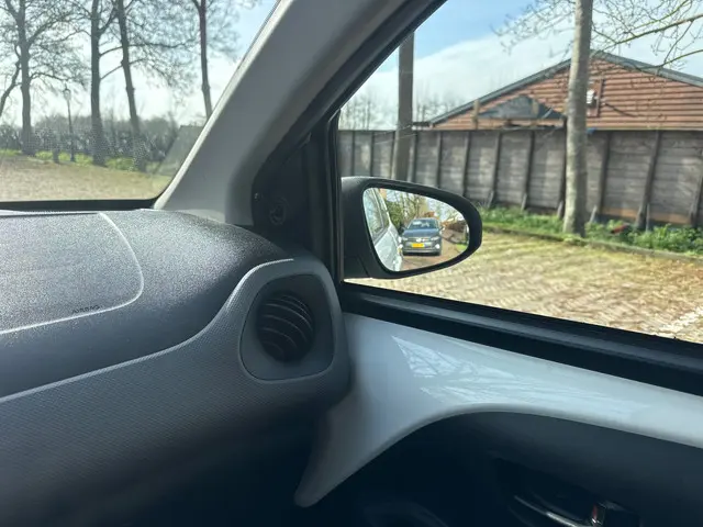 Peugeot 108 1.0 e-VTi Active 2021 Benzine 14