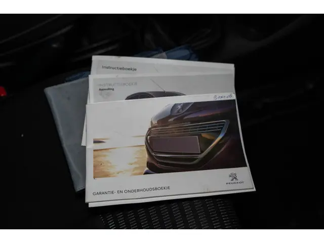 Peugeot 107 1.0 Envy 2013 Benzine 19