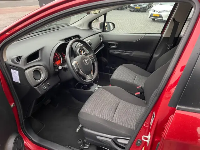 Toyota Yaris 1.3 VVT-i Dynamic|automaat| 2013 Benzine 12