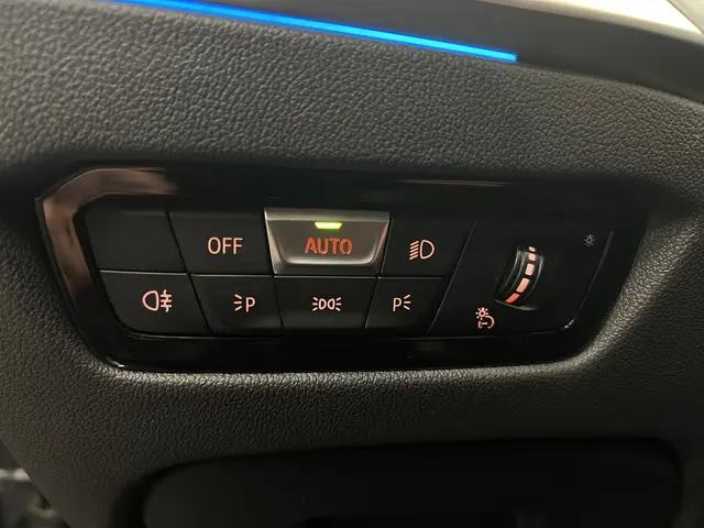 BMW 3 Serie Touring 318i 2023 Benzine 18