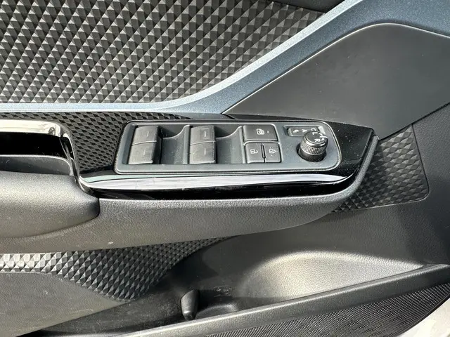 Toyota C-HR 1.8 Hybrid Executive 2022 Hybride Benzine 14