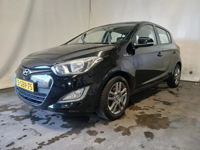 Hyundai i20 1.2i i-Motion - Airco - Schade 2014 Benzine 2