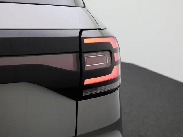 Volkswagen T-Cross 1.0TSI/95PK R Line 2019 Benzine 32