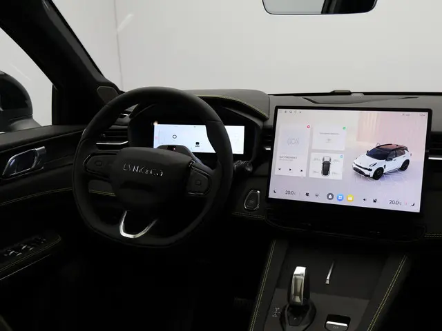 Lynk & Co 01 1.5 Core 2025 Hybride Benzine 25