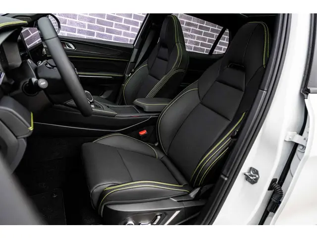 Lynk & Co 01 1.5 More 2026 Hybride Benzine 7