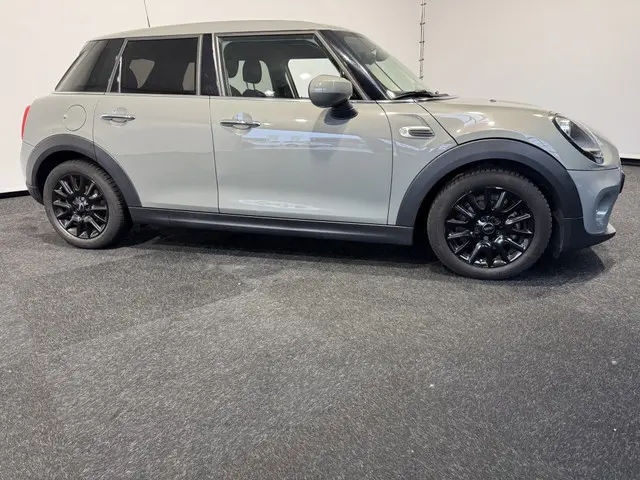 MINI One ONE 100 pk euro 6 5 deurs 2019 Benzine 5