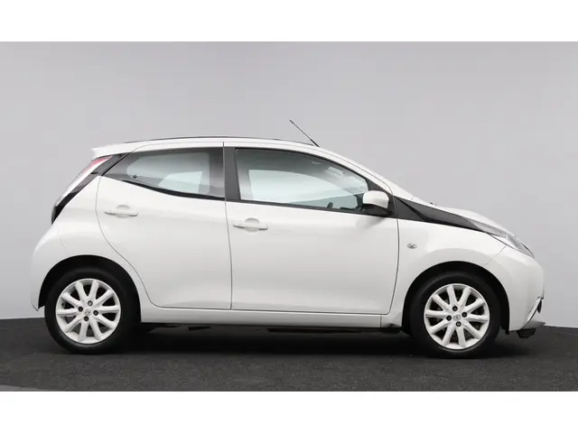 Toyota Aygo 1.0 VVT-i x-wave 2016 Benzine 7