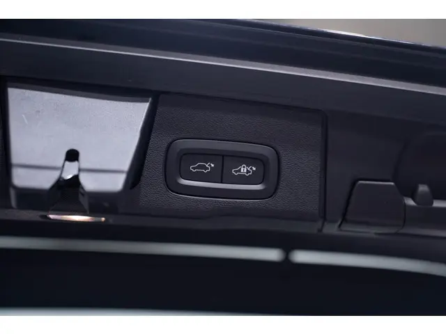Volvo XC60 B5 Plus Dark 2023 Benzine 19