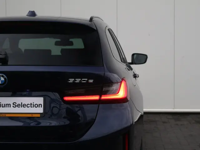 BMW 3 Serie Touring 330e 2025 Hybride Benzine 12