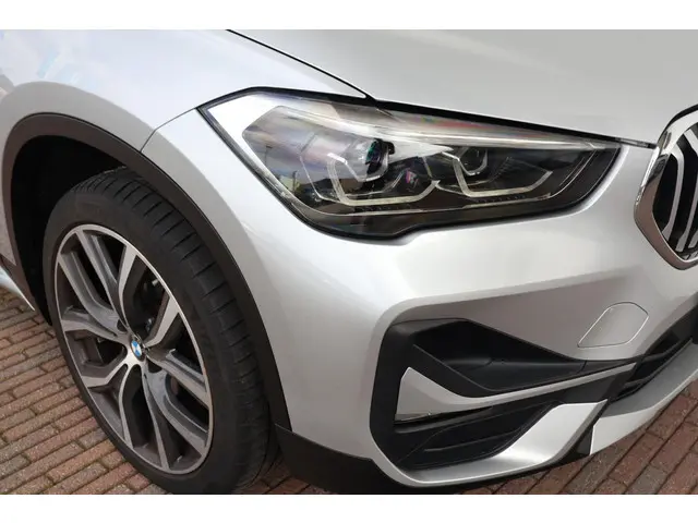 BMW X1 sDrive18i Executive Edition 2020 Benzine 45