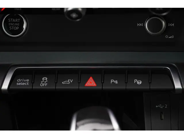 Audi Q3 45 TFSI e S edition 2021 Hybride Benzine 32