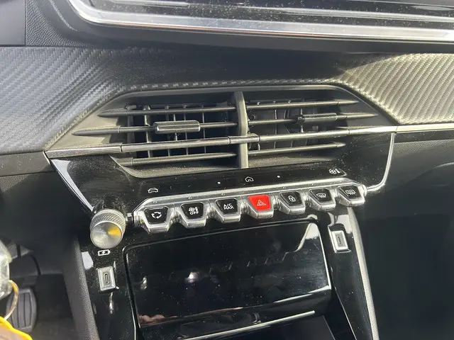 Peugeot 2008 1.2 Turbo 100PK Allure 2024 Benzine 28