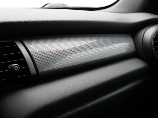 MINI 5-Deurs Cooper 2019 Benzine 17