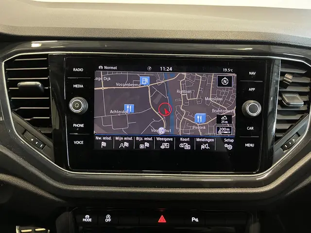 Volkswagen T-Roc 1.5 TSI 150pk DSG R-line 2018 Benzine 19