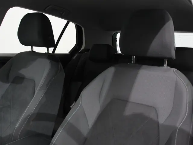 Volkswagen Golf 1.5 eTSI 150pk DSG Style 2023 Benzine 21