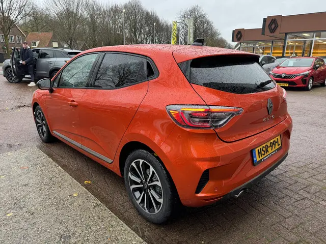 Renault Clio 1.0 TCe 90pk Techno+Pack Winter!! 2024 Benzine 8