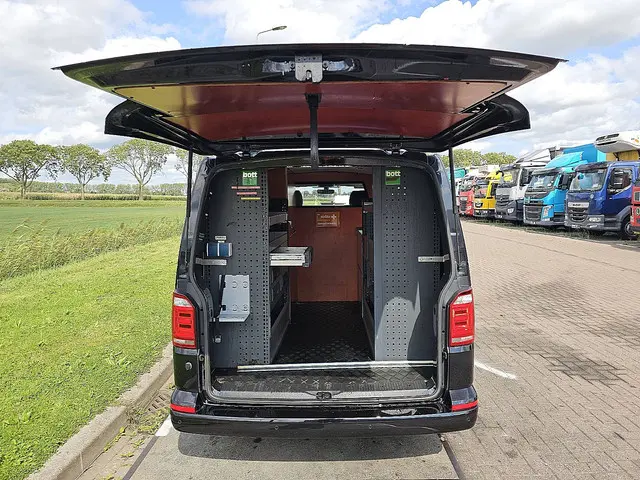 Volkswagen Transporter 2.0 TDI 2019 Diesel 13