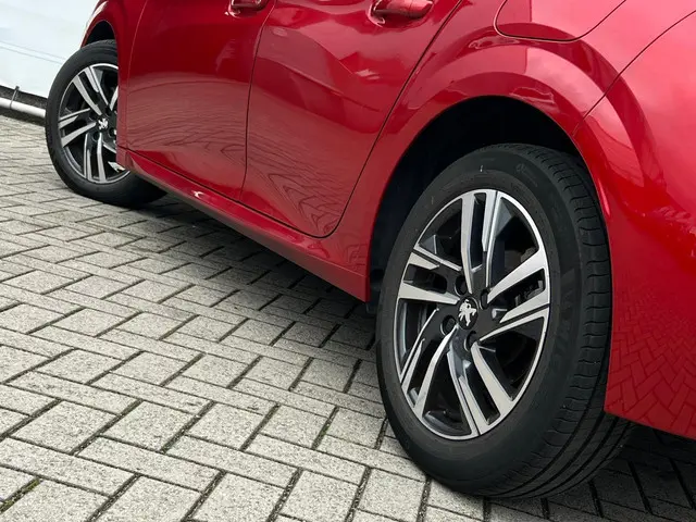 Peugeot 208 1.2 PureTech Allure 2023 Benzine 8