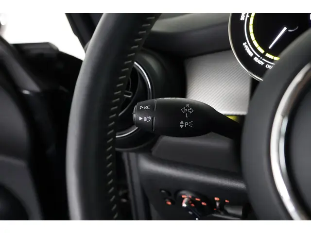 MINI Electric Cooper MINI Yours 33 kWh 2023 Elektrisch 28