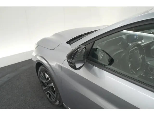 Peugeot 208 PureTech 100 Allure Pack 2023 Benzine 18