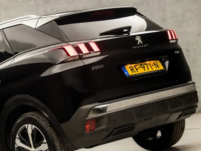 Peugeot 3008 1.2 PureTech Allure Sport 2017 Benzine 12