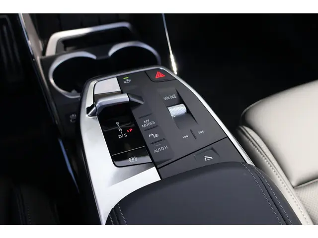 BMW X1 xDrive30e 2025 Hybride Benzine 25