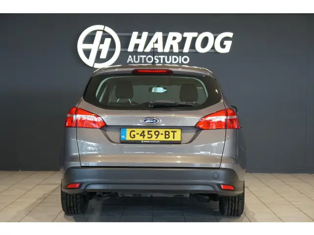 Ford Focus Wagon 1.0 + STOEL/STUURVERWARMING 2016 Benzine 10