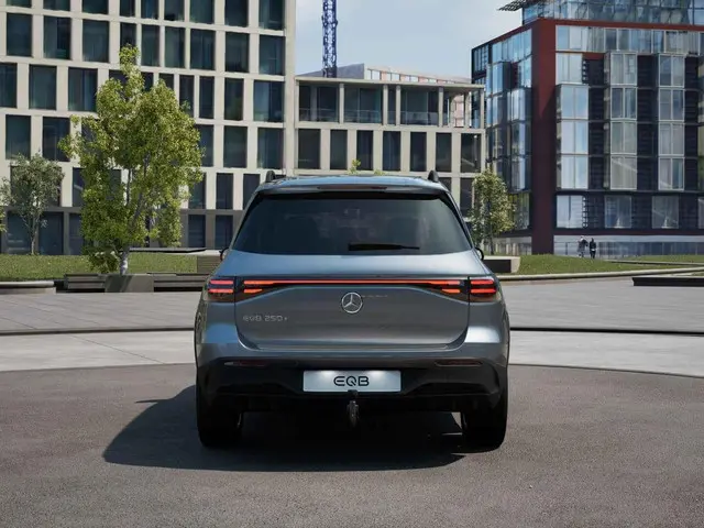 Mercedes-Benz EQB 250+ AMG Line 71 kWh 2025 Elektrisch 24