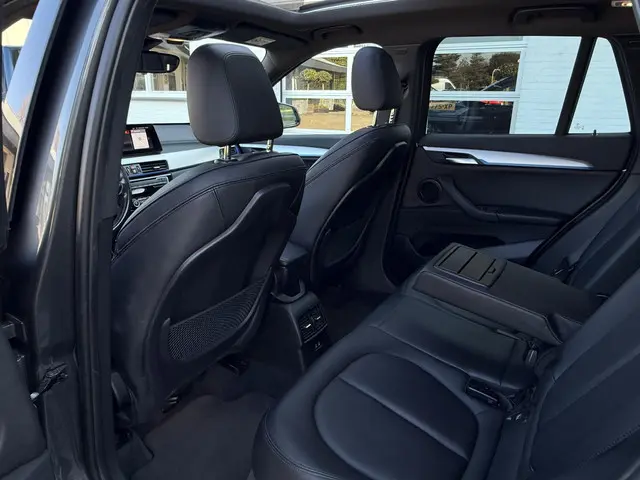 BMW X1 xDrive25e High Executive 2021 Hybride Benzine 6