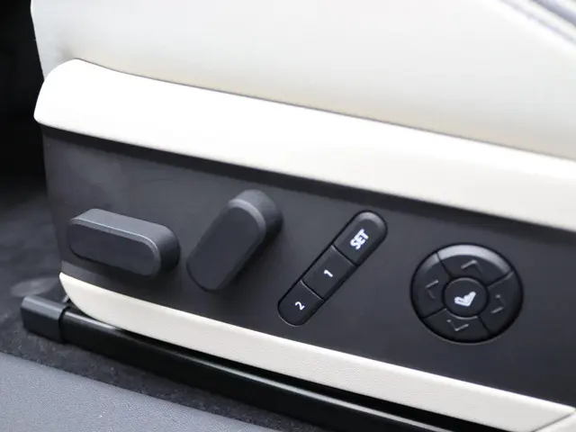 MINI Aceman SE Favoured XL 54.2 kWh 2025 Elektrisch 13