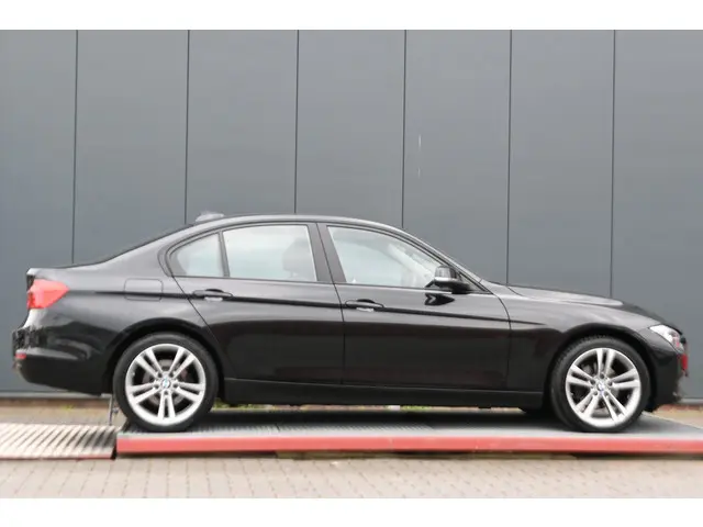 BMW 3 Serie 316i Business 2015 Benzine 10