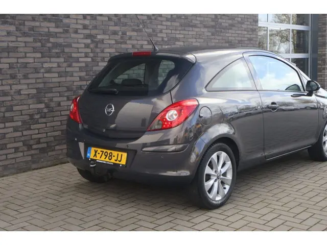 Opel Corsa 1.2-16V Cosmo 2014 Benzine 6