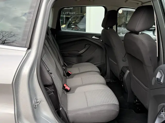 Ford C-MAX 1.0 Titanium 2015 Benzine 23