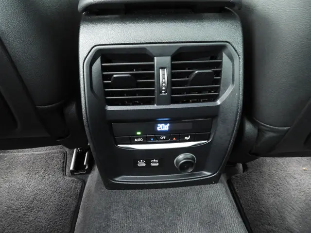 BMW 3 Serie Sedan 320i 2019 Benzine 28