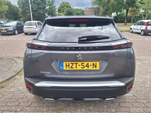 Peugeot 2008 1.2 130pk PureTech Allure 2023 Benzine 6