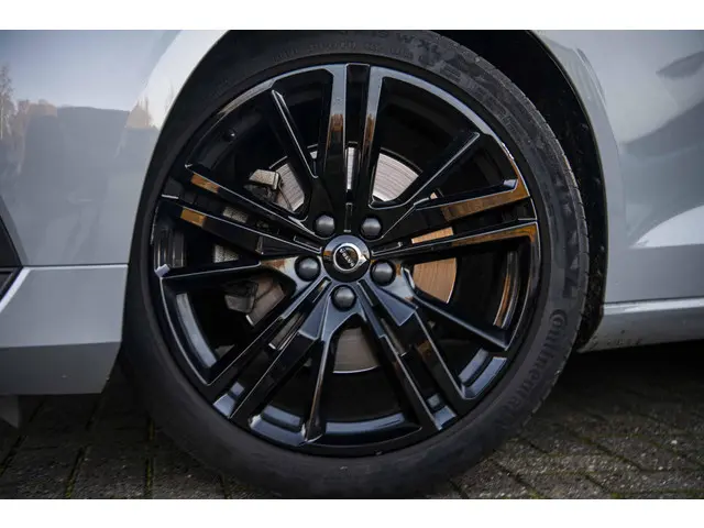 Volvo V60 2.0 B3 Essential Edition 2023 Benzine 27