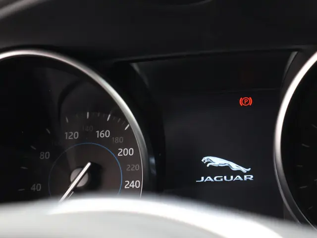 Jaguar XE 2.0T 200 PK AUT. R-SPORT *59.280 KM* 2019 Benzine 50