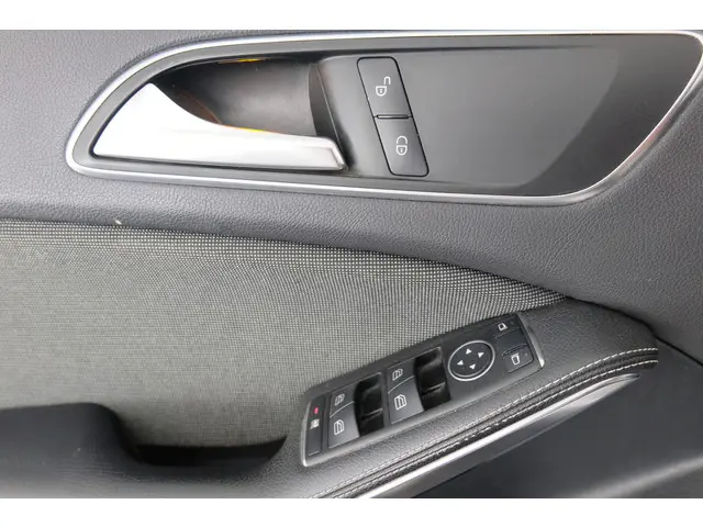 Mercedes-Benz A-Klasse 180 2013 Benzine 23
