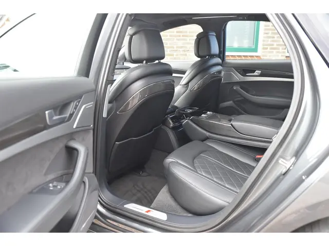 Audi A8 4.0 TFSI S8 quattro Pro Line+ 2013 Benzine 6