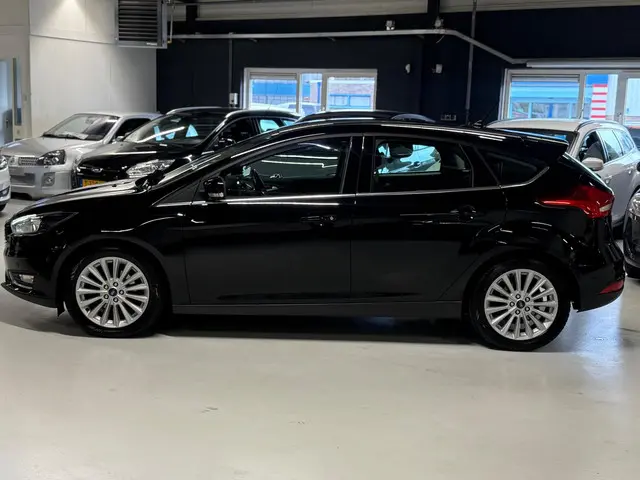 Ford Focus 1.0 Titanium Navi|Trekhaak|PDC! 2018 Benzine 33