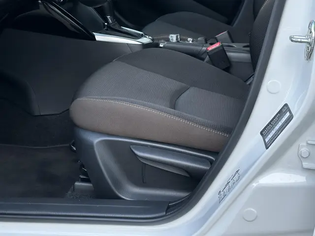 Mazda 2 1.5 Skyactiv-G Luxury 2023 Benzine 17