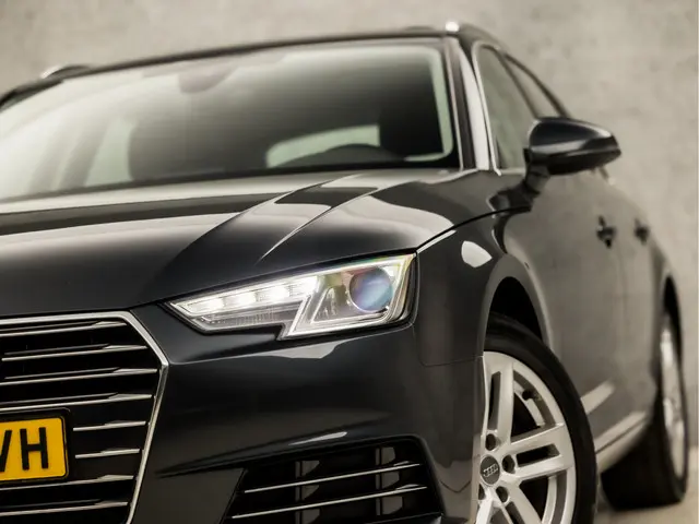 Audi A4 Avant 2.0 TFSI ultra Sport 2016 Benzine 14