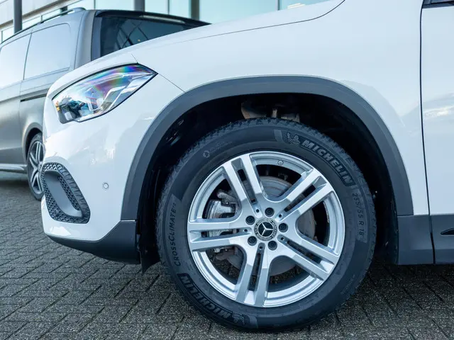 Mercedes-Benz GLA 250 e 2021 Hybride Benzine 6