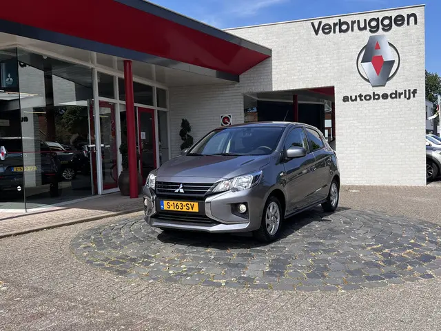 Mitsubishi Space Star 1.2 Dynamic 2023 Benzine 31