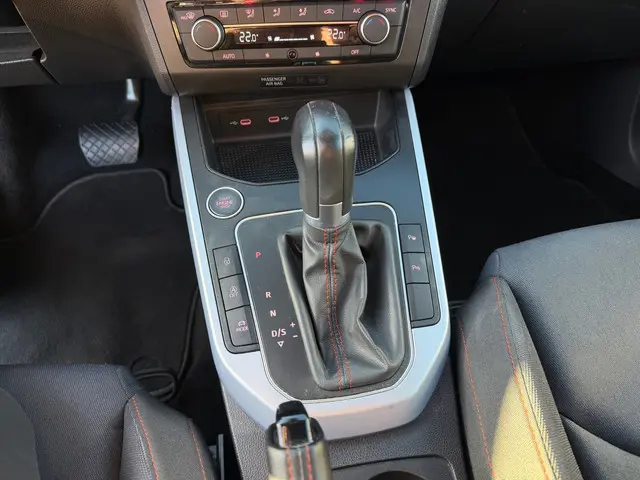 SEAT Arona 1.0 TSI FR Business Connect 2023 Benzine 16